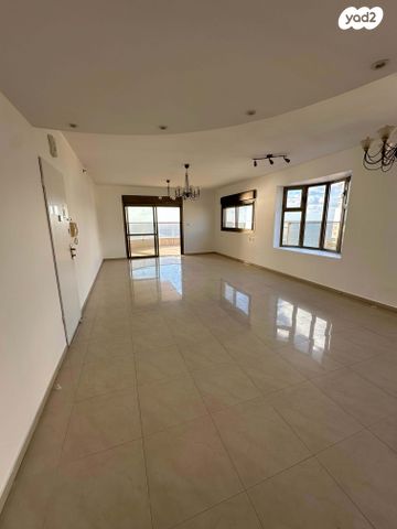 דירה, פייר קניג 11, נוף הטיילת, נתניה