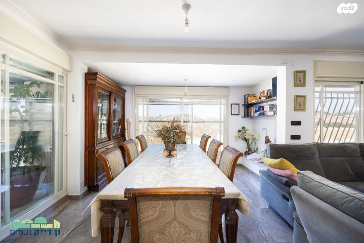 גג/ פנטהאוז, הרב יצחק נסים, חומת שמואל, הר חומה, ירושלים