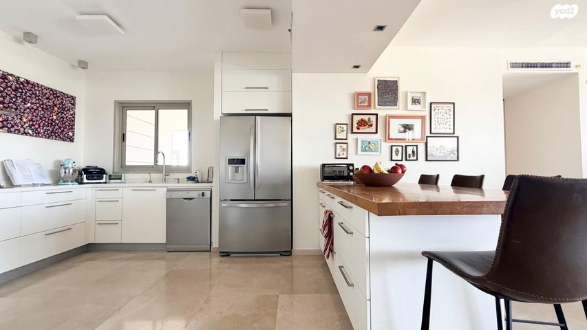 גג/ פנטהאוז, הנשיא הראשון, א' / צפון מזרח העיר, רחובות