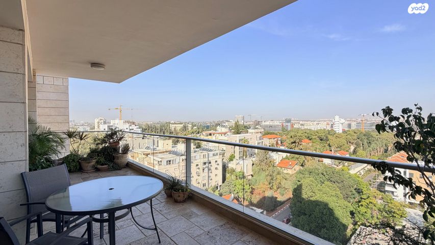 גג/ פנטהאוז, הנשיא הראשון, א' / צפון מזרח העיר, רחובות