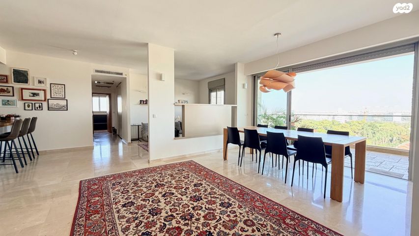 גג/ פנטהאוז, הנשיא הראשון, א' / צפון מזרח העיר, רחובות