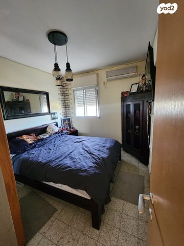 דו משפחתי, עצמון 10, חדרה