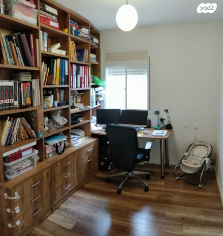 דירת גן, רבקה גובר, רעננה