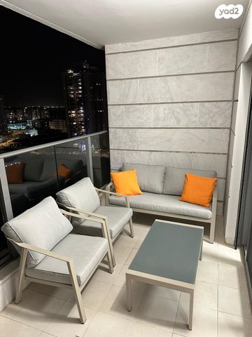 דירה, ניסים אלוני, פסגות אפק, ראש העין