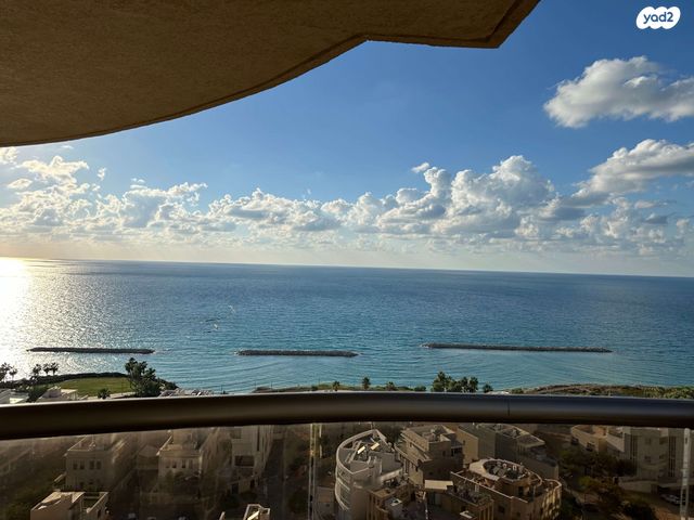 דירה, פייר קניג 11, נוף הטיילת, נתניה