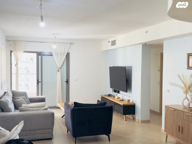 דירה, יעל רום, הדר המושבות החדשה / אם המושבות החדשה, פתח תקווה