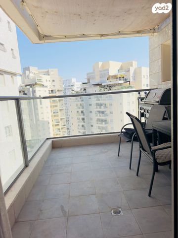 דירה, יעל רום, הדר המושבות החדשה / אם המושבות החדשה, פתח תקווה