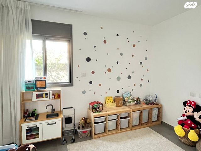 דירת גן, תל מונד