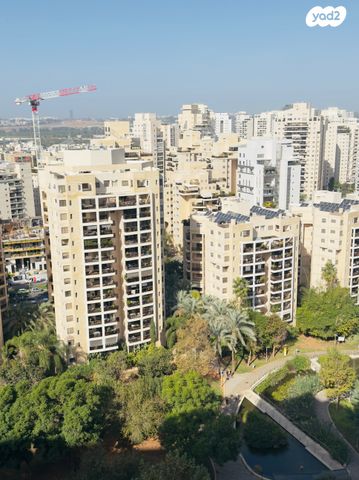 דירה, יעל רום, הדר המושבות החדשה / אם המושבות החדשה, פתח תקווה