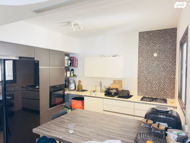 דירה, יעל רום, הדר המושבות החדשה / אם המושבות החדשה, פתח תקווה