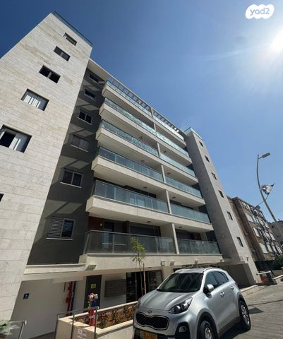 גג/ פנטהאוז, זאב אורלוב, קרול, פתח תקווה