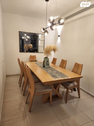 דירת גן, אהבת אדם, שרונה, כפר יונה