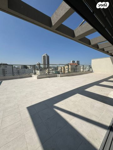 גג/ פנטהאוז, זאב אורלוב, קרול, פתח תקווה