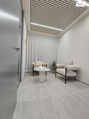 משרדים, שושנה דמארי, משכנות האומנים, קרית מוצקין