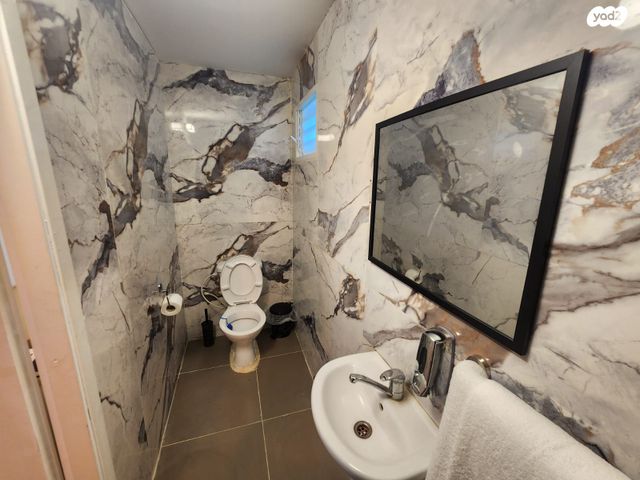 חנויות/ שטח מסחרי, תל מונד