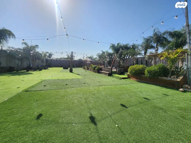 חנויות/ שטח מסחרי, תל מונד