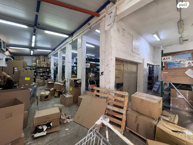 מחסנים, פארק תעשיות עמק חפר