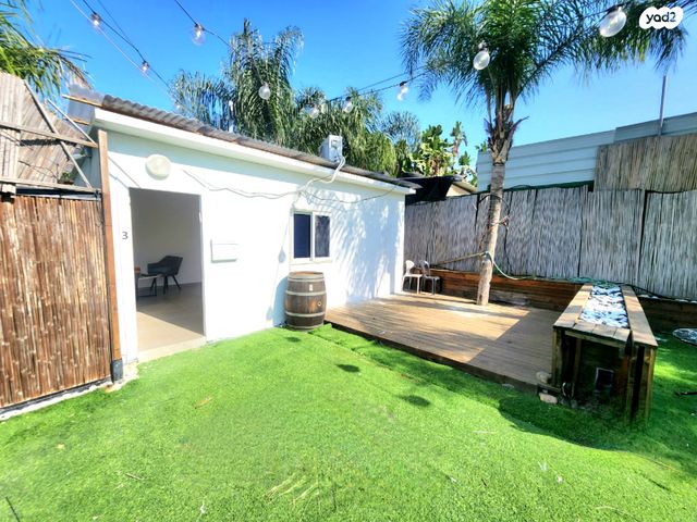 חנויות/ שטח מסחרי, תל מונד