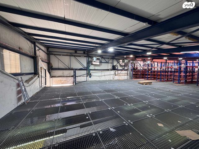 מחסנים, פארק תעשיות עמק חפר