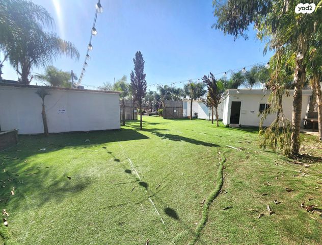 חנויות/ שטח מסחרי, תל מונד