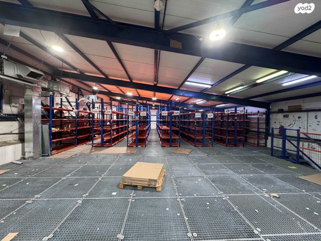 מחסנים, פארק תעשיות עמק חפר