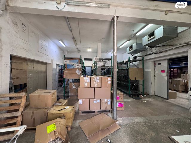 מחסנים, פארק תעשיות עמק חפר