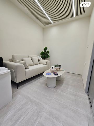 משרדים, שושנה דמארי, משכנות האומנים, קרית מוצקין