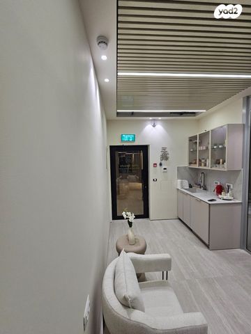 משרדים, שושנה דמארי, משכנות האומנים, קרית מוצקין