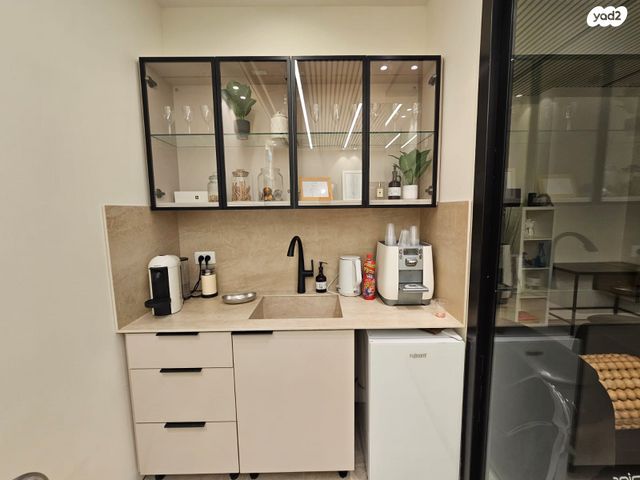 משרדים, שושנה דמארי, משכנות האומנים, קרית מוצקין