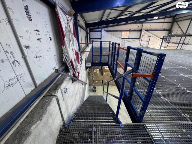 מחסנים, פארק תעשיות עמק חפר