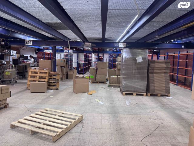 מחסנים, פארק תעשיות עמק חפר