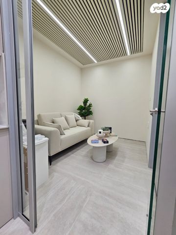 משרדים, שושנה דמארי, משכנות האומנים, קרית מוצקין