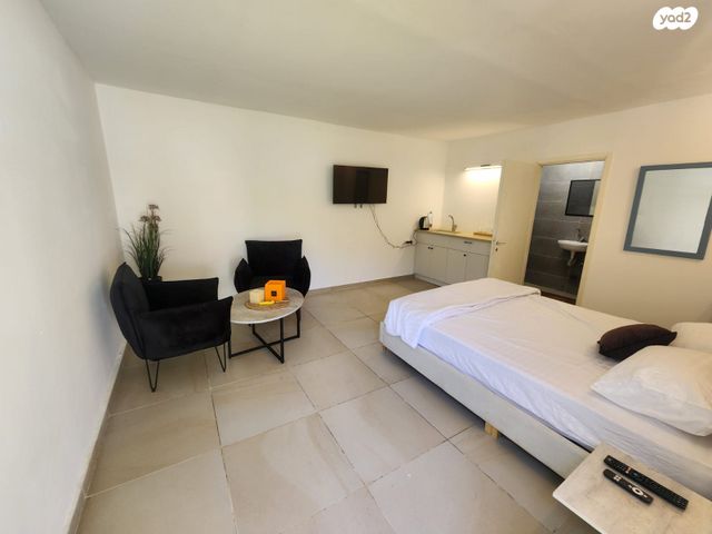 חנויות/ שטח מסחרי, תל מונד