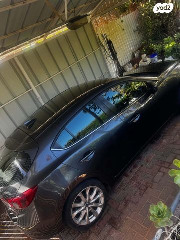 מודעת רכב מאזדה 3