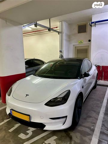 מודעת רכב טסלה מודל 3