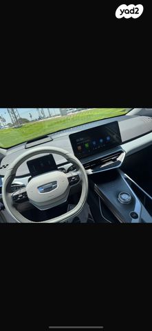 מודעת רכב ג׳ילי Geometry C