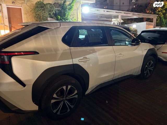 מודעת רכב טויוטה bZ4X