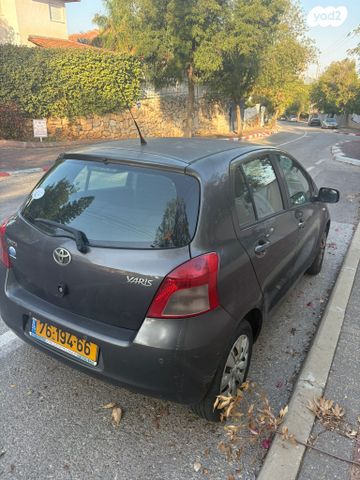 טויוטה יאריס