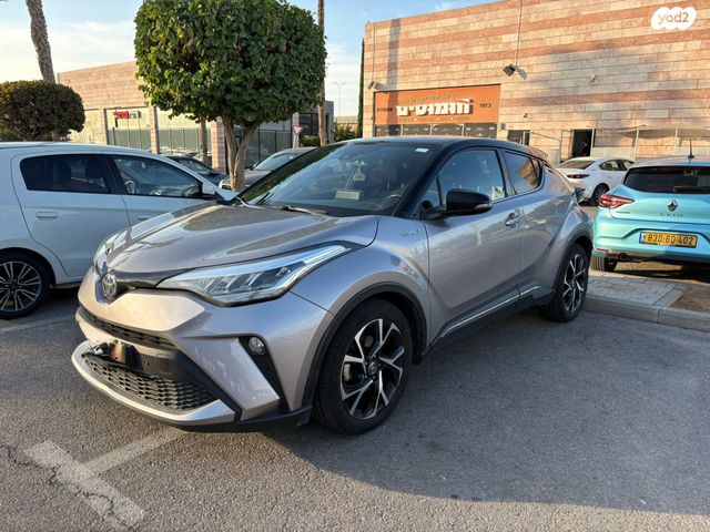 מודעת רכב טויוטה C-HR