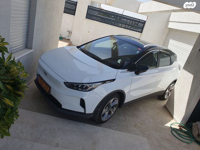 מודעת רכב ג׳ילי Geometry C