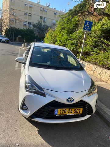 טויוטה יאריס