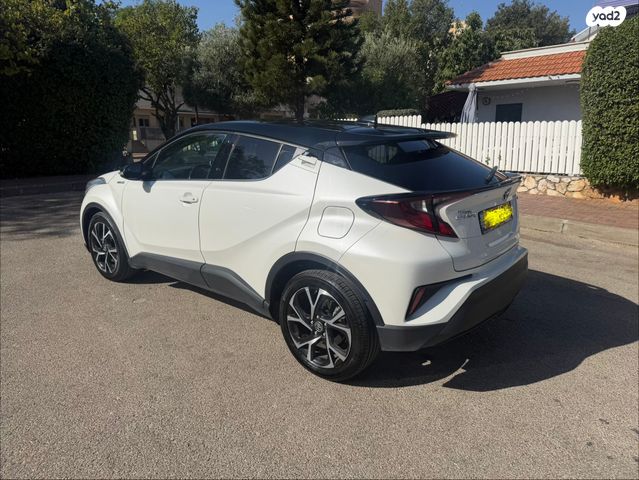 מודעת רכב טויוטה C-HR