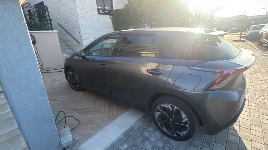 מודעת רכב אם ג'י MG4