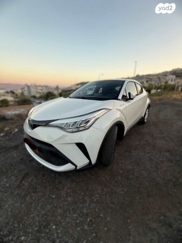 מודעת רכב טויוטה C-HR