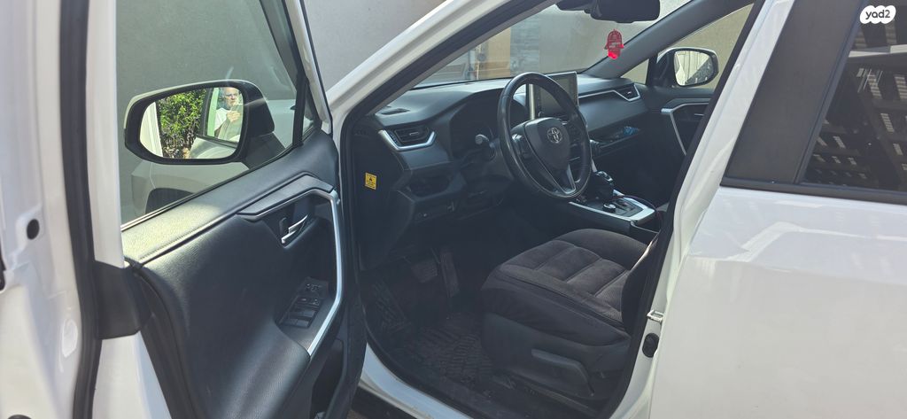 טויוטה RAV4