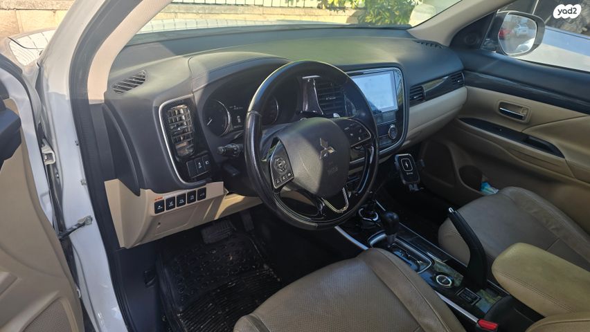 מיצובישי אאוטלנדר