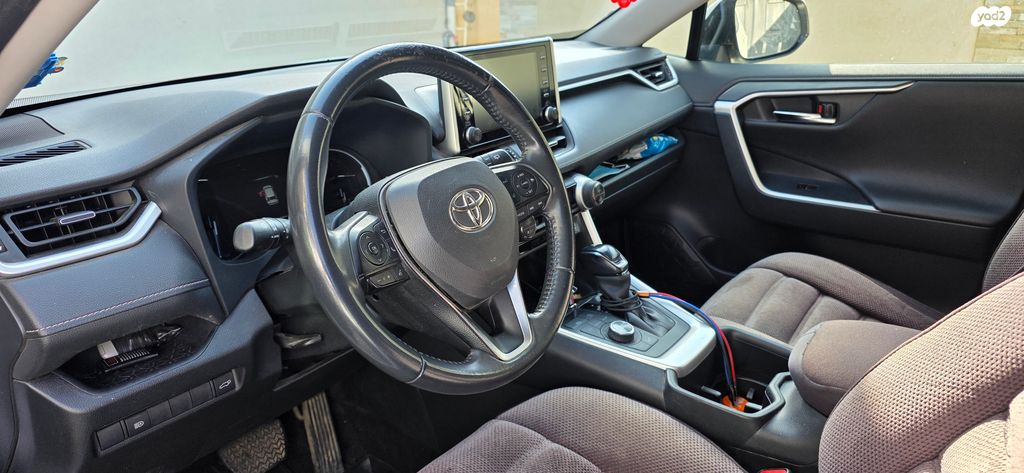 טויוטה RAV4