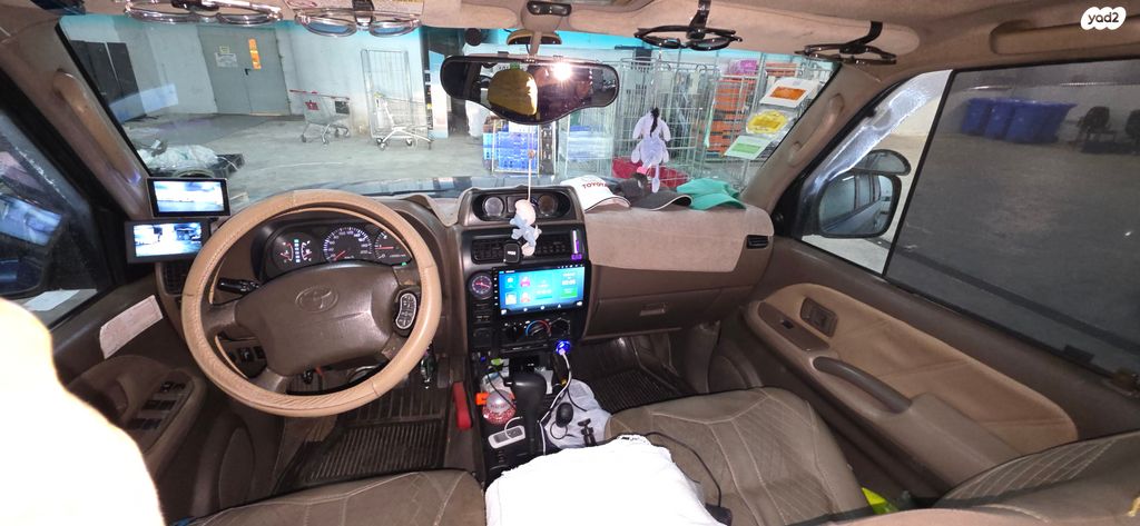 טויוטה לנד קרוזר