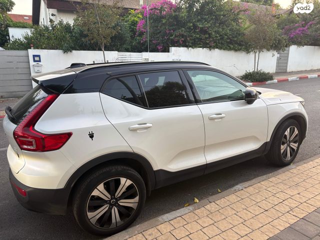 וולוו XC40