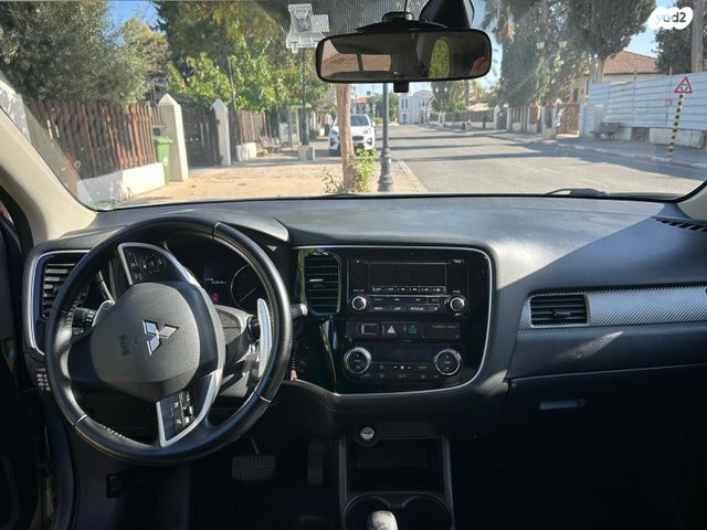 מיצובישי אאוטלנדר